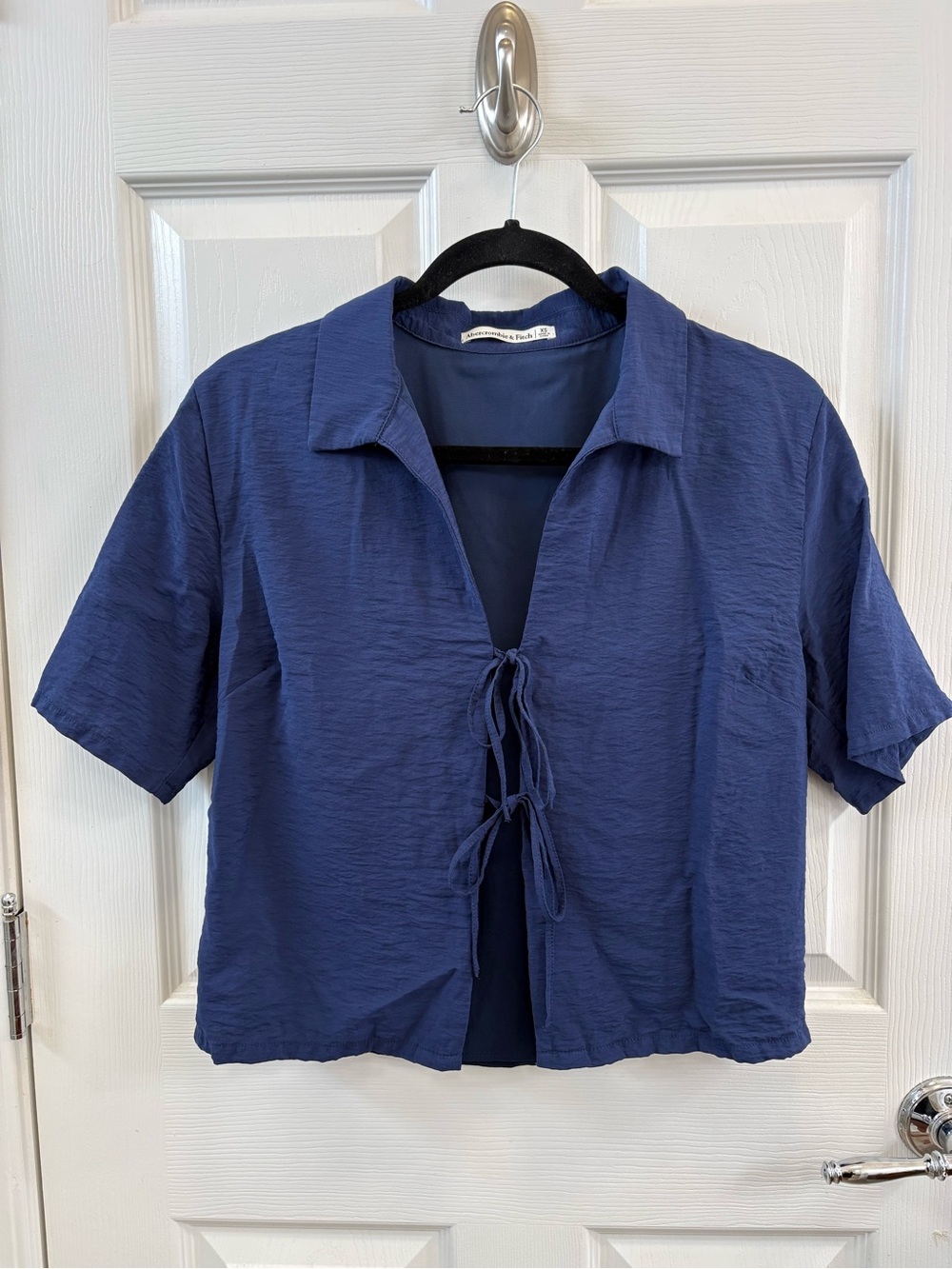 NWOT ABERCROMBIE TIE FRONT TOP SIZE XS